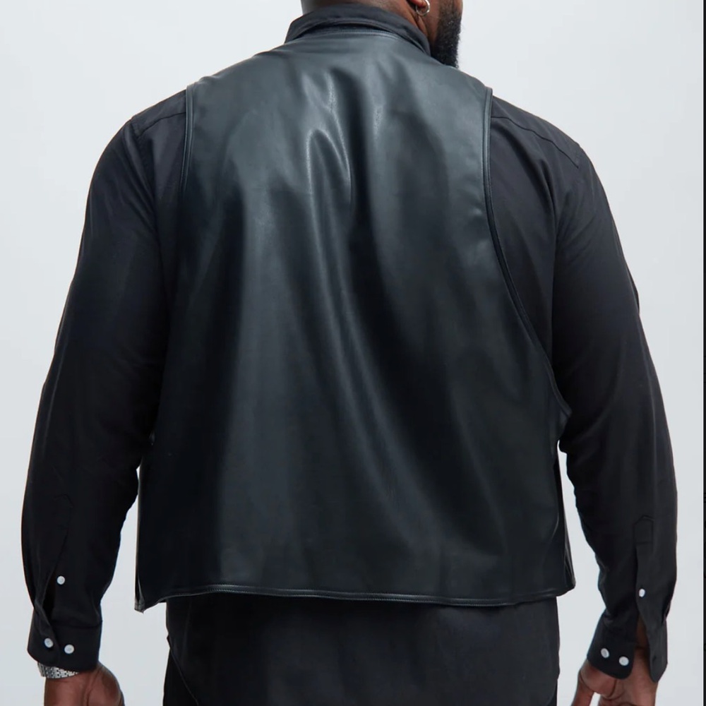 Men's Sleek Black Zip Vest - Picture 3 of 6